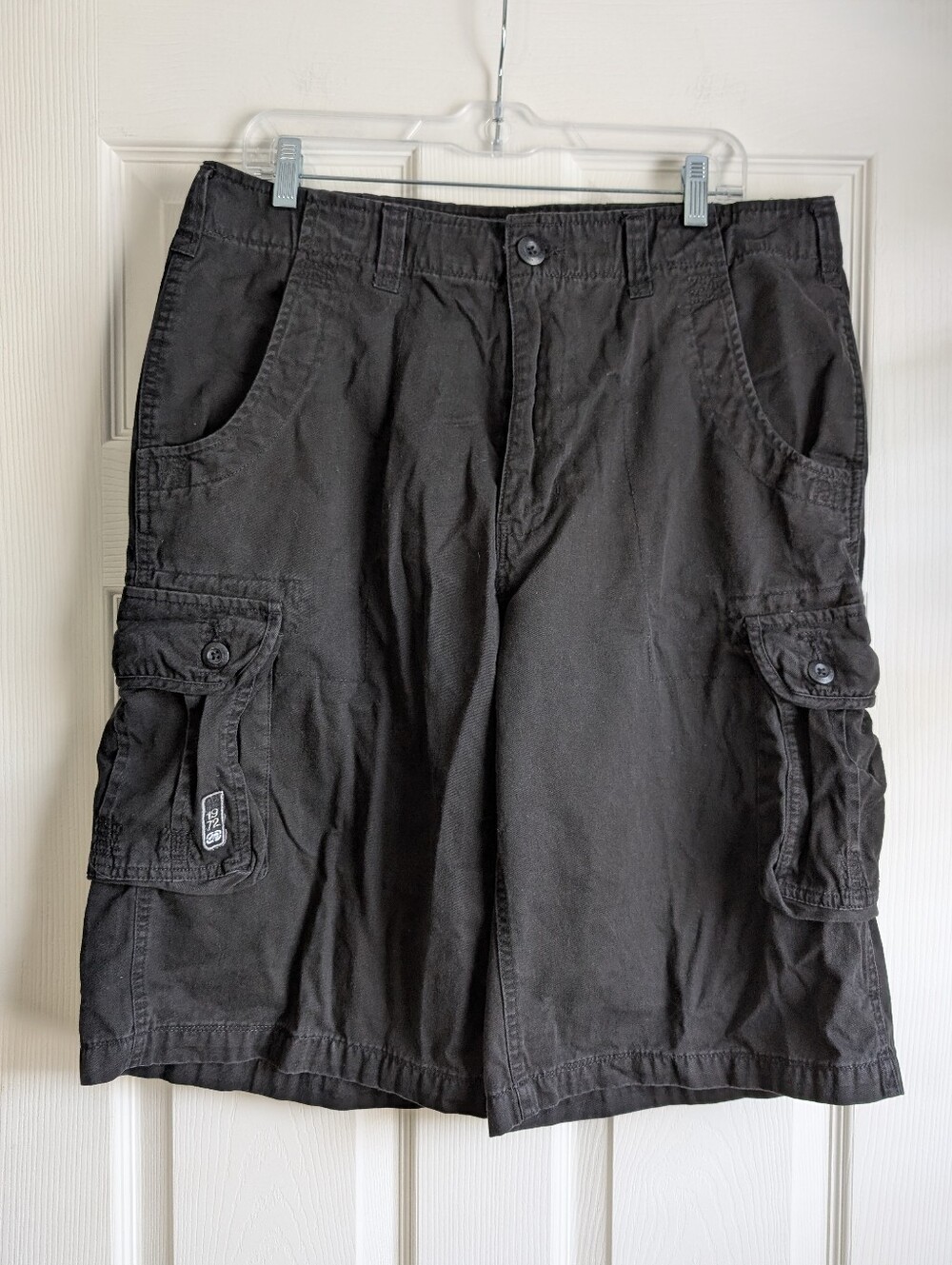 Ecko Unlimited Black Y2K Cargo Shorts Size 34